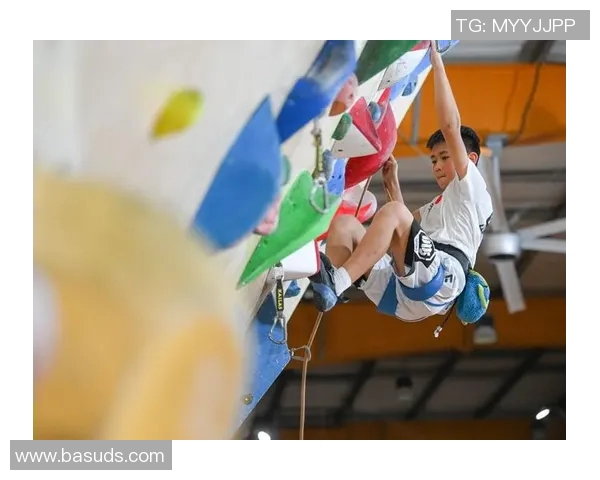 重庆攀岩队与成都攀岩队赛后复盘分析意识差异及其影响